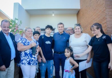 El Gobernador Zdero Entregó Viviendas A Vecinos Del Barrio Carpincho Macho, En Resistencia