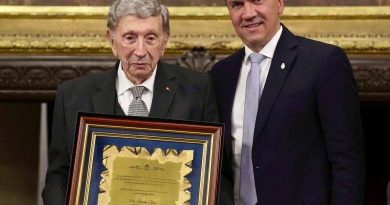 Buenos Aires: El Gobernador Zdero Acompañó El Reconocimiento A Luis Landriscina