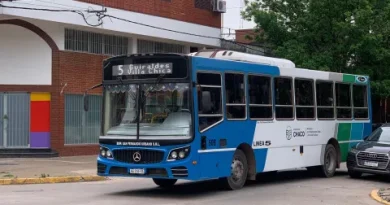 AUNQUE SIGUE LA TENSIÓN Y NO DESCARTAN UN PARO EN LOS PRÓXIMOS DIAS, LA UTA CONFIRMÓ QUE ESTÁ GARANTIZADO EL SERVICIO DE COLECTIVOS EL FIN DE SEMANA EXTRA LARGO AUNQUE SIGUE LA TENSIÓN Y NO DESCARTAN UN PARO EN LOS PRÓXIMOS DIAS, LA UTA CONFIRMÓ QUE ESTÁ GARANTIZADO EL SERVICIO DE COLECTIVOS EL FIN DE SEMANA EXTRA LARGO