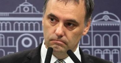 Manuel Adorni puso en venta un departamento en La Plata en medio de una investigación judicial