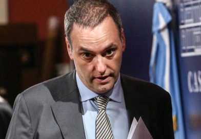 Aquí no ha pasado nada: la Justicia archivó la causa por el viaje de Adorni y el Gobierno lo celebró en redes