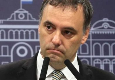 Ahora denuncian a Manuel Adorni por «apretar» a un testigo y piden su detención