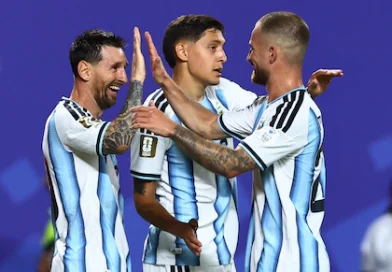 Con un show de Messi, Argentina jugó como campeón y venció 3-0 a Argelia en su debut en el Mundial