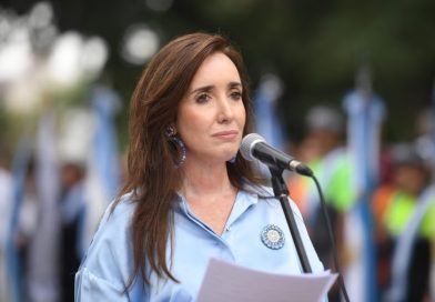 Victoria Villarruel se diferenció de Milei y saludó a los periodistas en su día
