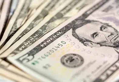 Este martes el dólar blue subió a $1.570 y el oficial sigue estable, a $1.520 en el Banco Nación