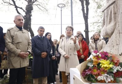 En un acto de Memoria y Reparación, impusieron el nombre «Amanda Encaje y Néstor Vivo» a una plazoleta