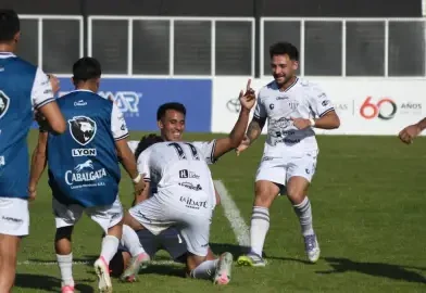 Por la Primera Nacional, For Ever goleó a San Miguel y se aleja de la zona de riesgo