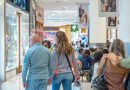 Consumo en shoppings sufrió su mayor caída mensual en casi un año, mientras en súper frenó rebote