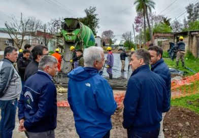 Fontana: El gobernador y funcionarios del gobierno provincial constataron los avances de las obras de pavimentación en calles de Villa Sarmiento⁣