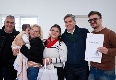 Chacra 214: Zdero entregó nuevas viviendas y destacó el sistema de adjudicación trasparente