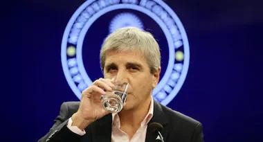 Luis Caputo: El hombre de los $19.500 millones, tiene depositados en el exterior por $ 12.400 millones