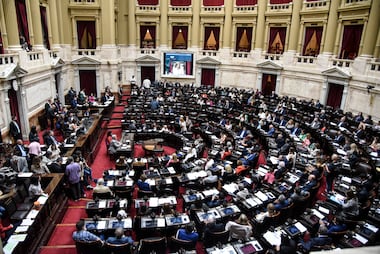 Diputados de la oposición pidieron una sesión especial para dar vuelta el mega DNU de Milei, para el próximo 15 de octubre