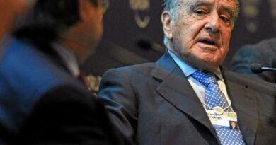 Milei le extendió a Eurnekian, su anterior jefe, la concesión de los aeropuertos por tres décadas y dolarizó la Tasa de Cabotaje