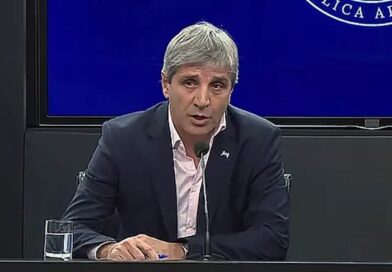 Caputo admitió que va a usar el swap chino para pagar deuda y se disparó el riesgo país Caputo admitió que va a usar el swap chino para pagar deuda y se disparó el riesgo país