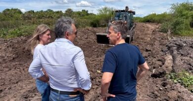 Frente al fenómeno de El Niño, el gobierno chaqueño refuerza las defensas y amplía el lago compensador Frente al fenómeno de El Niño, el gobierno chaqueño refuerza las defensas y amplía el lago compensador