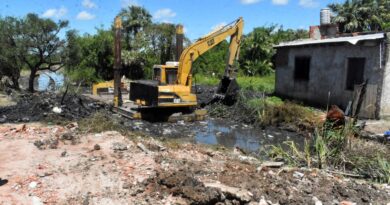 Vilelas: Vialidad Provincial desobstruye desagües para mitigar los efectos de El Niño Vilelas: Vialidad Provincial desobstruye desagües para mitigar los efectos de El Niño