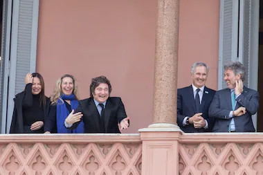 Milei reunió a su gabinete en medio del silencio por la derrota de Flávio BolsonaroEl Presidente solo republicó un posteo de X crítico del voto de los “zurdos” en Brasil Milei reunió a su gabinete en medio del silencio por la derrota de Flávio BolsonaroEl Presidente solo republicó un posteo de X crítico del voto de los “zurdos” en Brasil