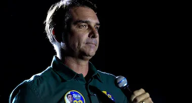 Lo solicitaron diputados del PT: Piden la prisión preventiva de Flávio Bolsonaro y que Interpol emita una alerta roja Lo solicitaron diputados del PT: Piden la prisión preventiva de Flávio Bolsonaro y que Interpol emita una alerta roja