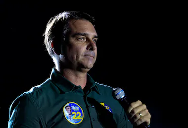 Lo solicitaron diputados del PT: Piden la prisión preventiva de Flávio Bolsonaro y que Interpol emita una alerta roja Lo solicitaron diputados del PT: Piden la prisión preventiva de Flávio Bolsonaro y que Interpol emita una alerta roja